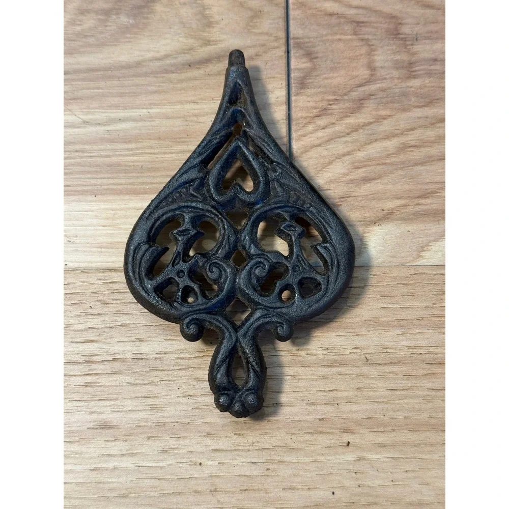 Wilton Trivet Small Black Cast Iron Footed Spade Heart Scrollwork cottagecore